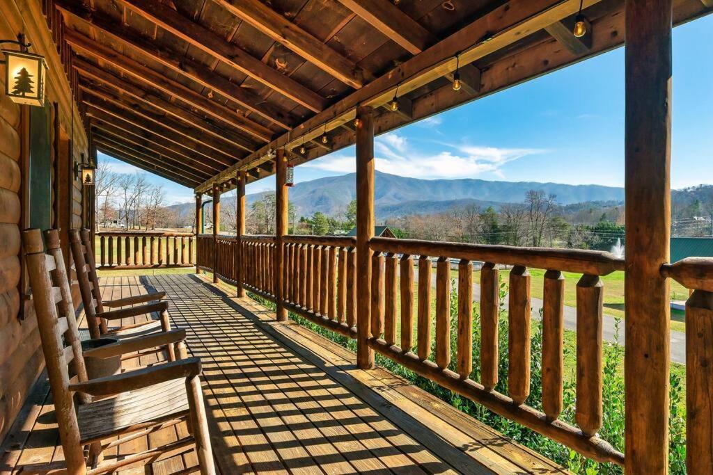 הוילה סביירוויל Spectacular Mtns Views With Private Hot Tub With Pool Table And Private Pond מראה חיצוני תמונה
